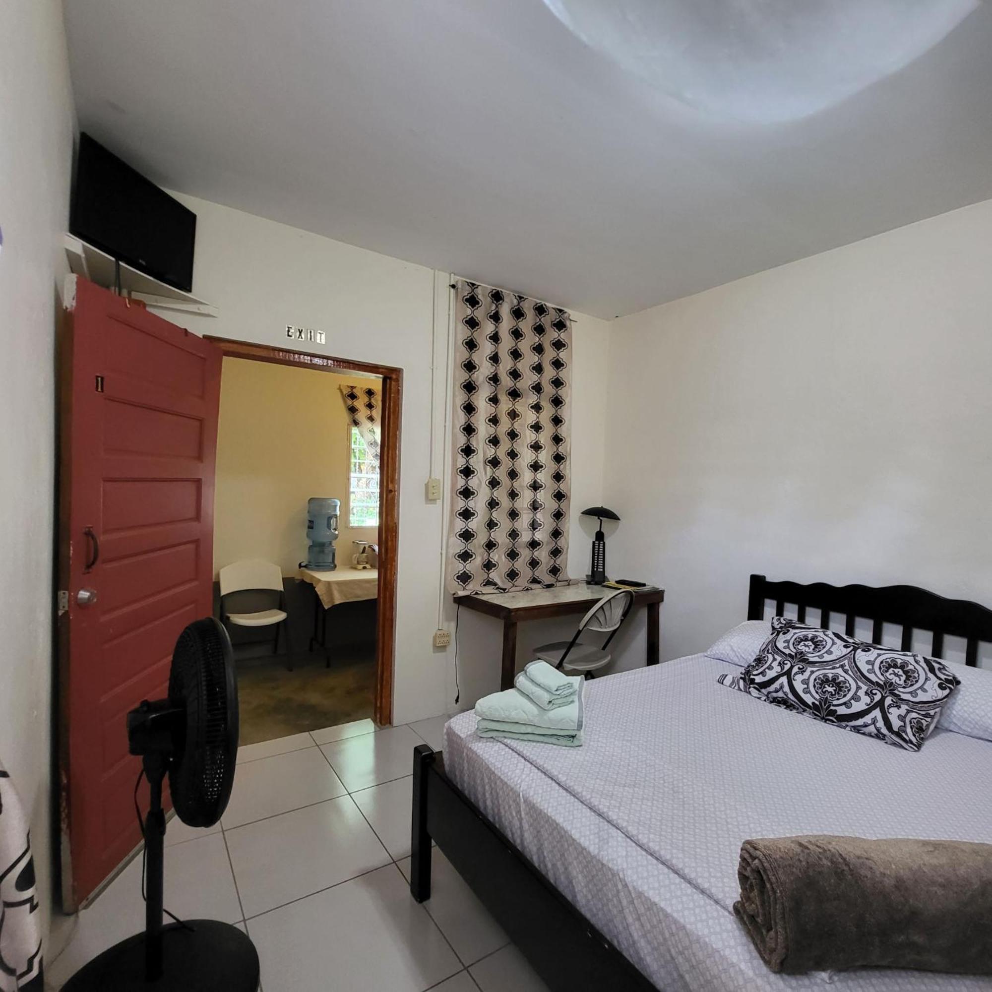 Hacienda Tropical Guest House Belmopan Exterior foto