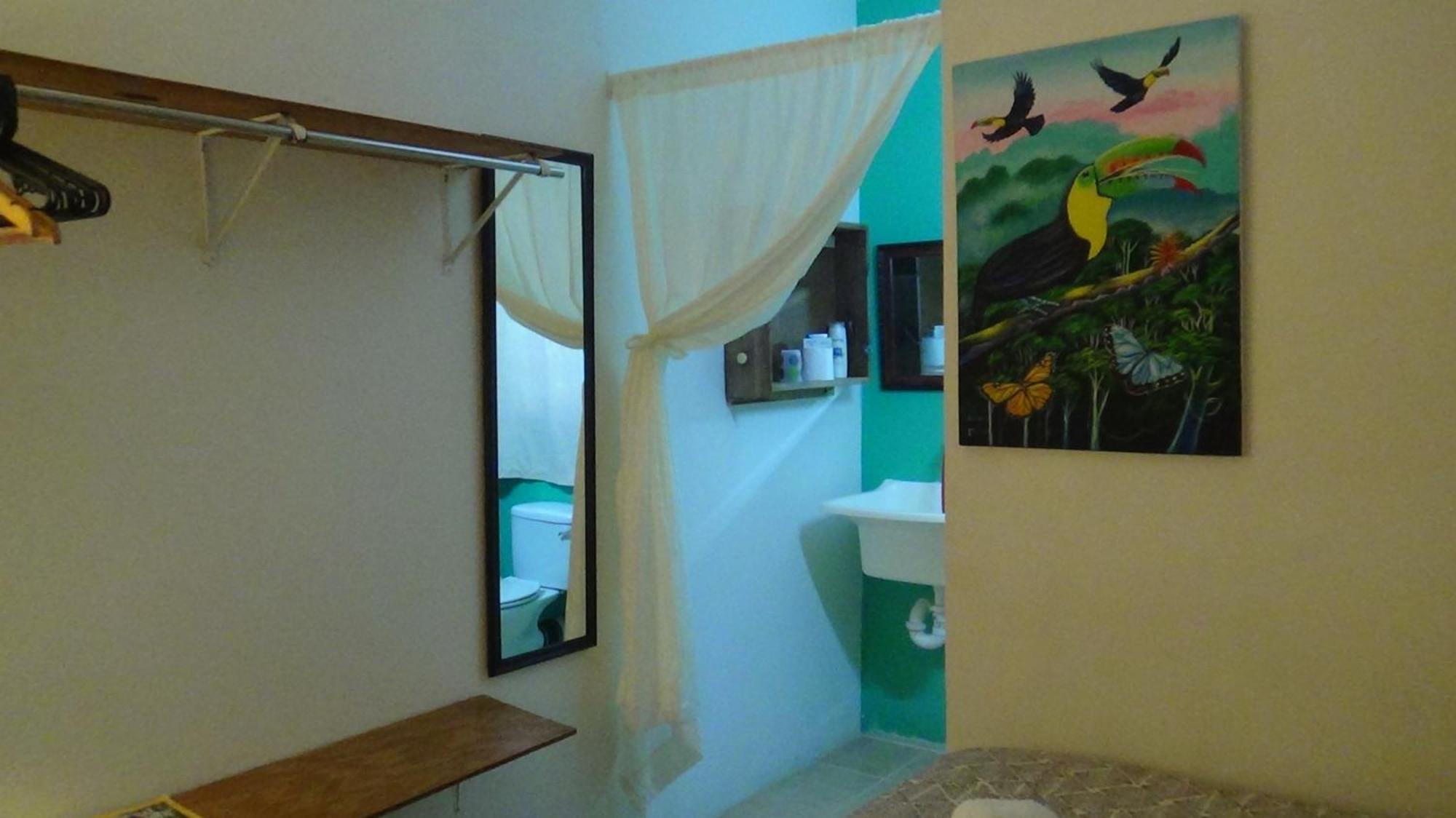 Hacienda Tropical Guest House Belmopan Zimmer foto